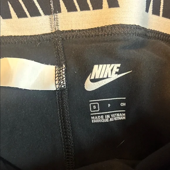 Nike Black Leggings with White Logo - Picture 2 of 4